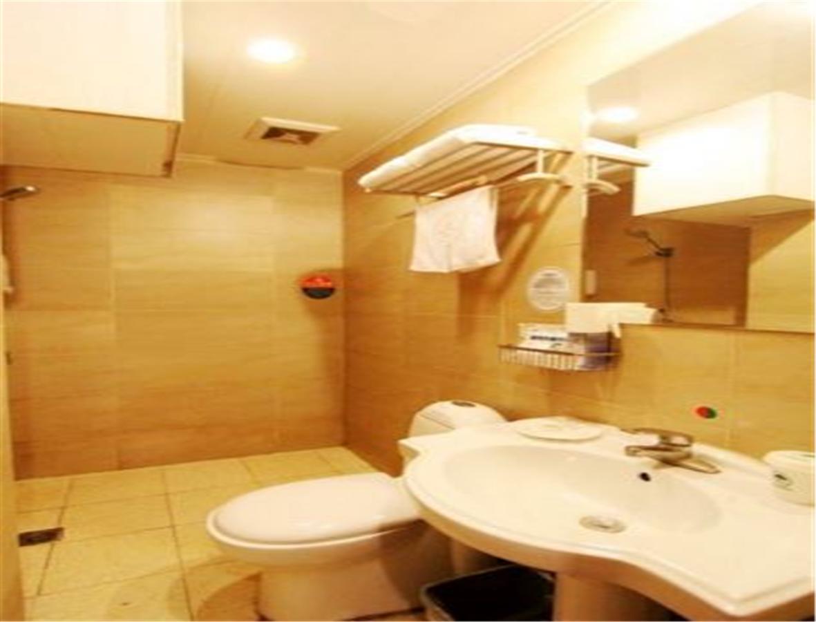 Greentree Inn Shandong Qingdao Railway Station Zhanqiao Yacht Wharf Express Dış mekan fotoğraf